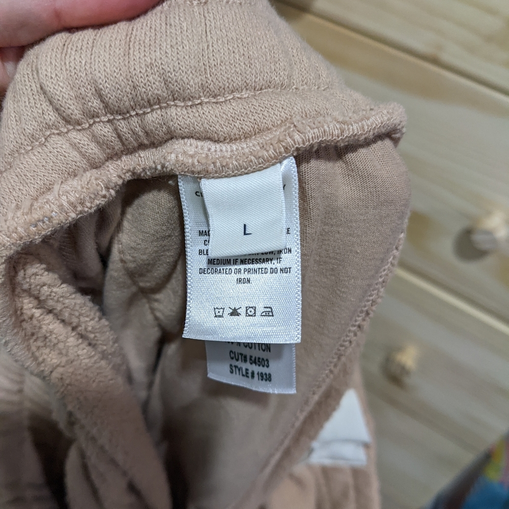 NEW Citizens of Humanity | Nia Wide-leg Sweatpant in Nougat - Picture 11 of 13